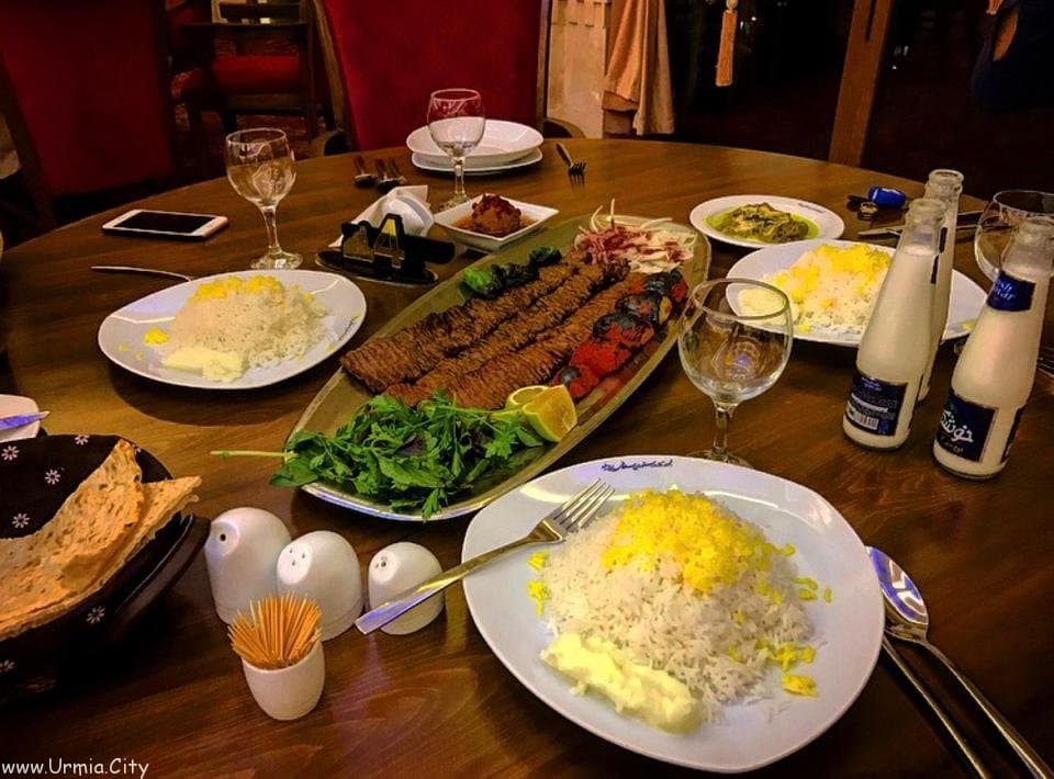 رستوران گردان برج سفید